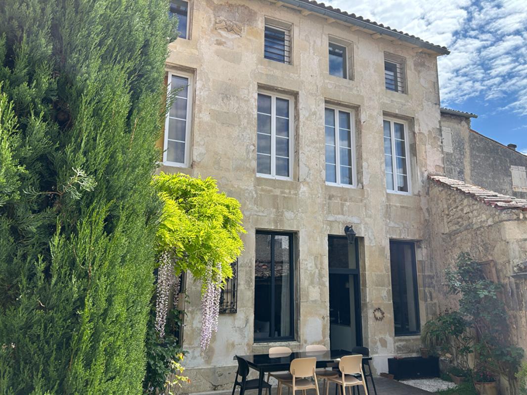 6 bedroom maison de ville in Saint Jean D Angely, Charente-Maritime, France