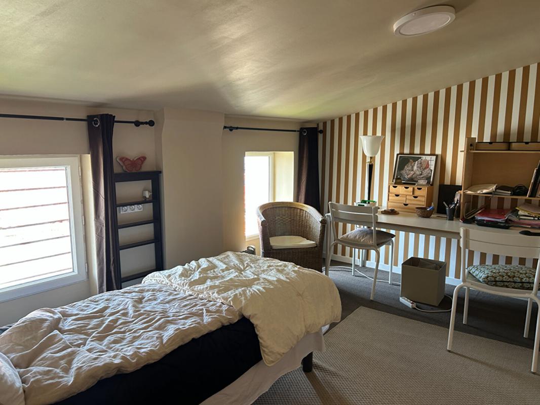 6 bedroom maison de ville in Saint Jean D Angely, Charente-Maritime, France