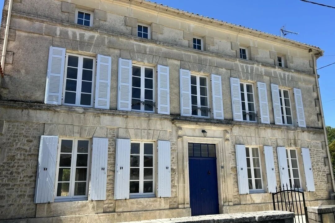 4 bedroom maison in Nere, Charente-Maritime, France