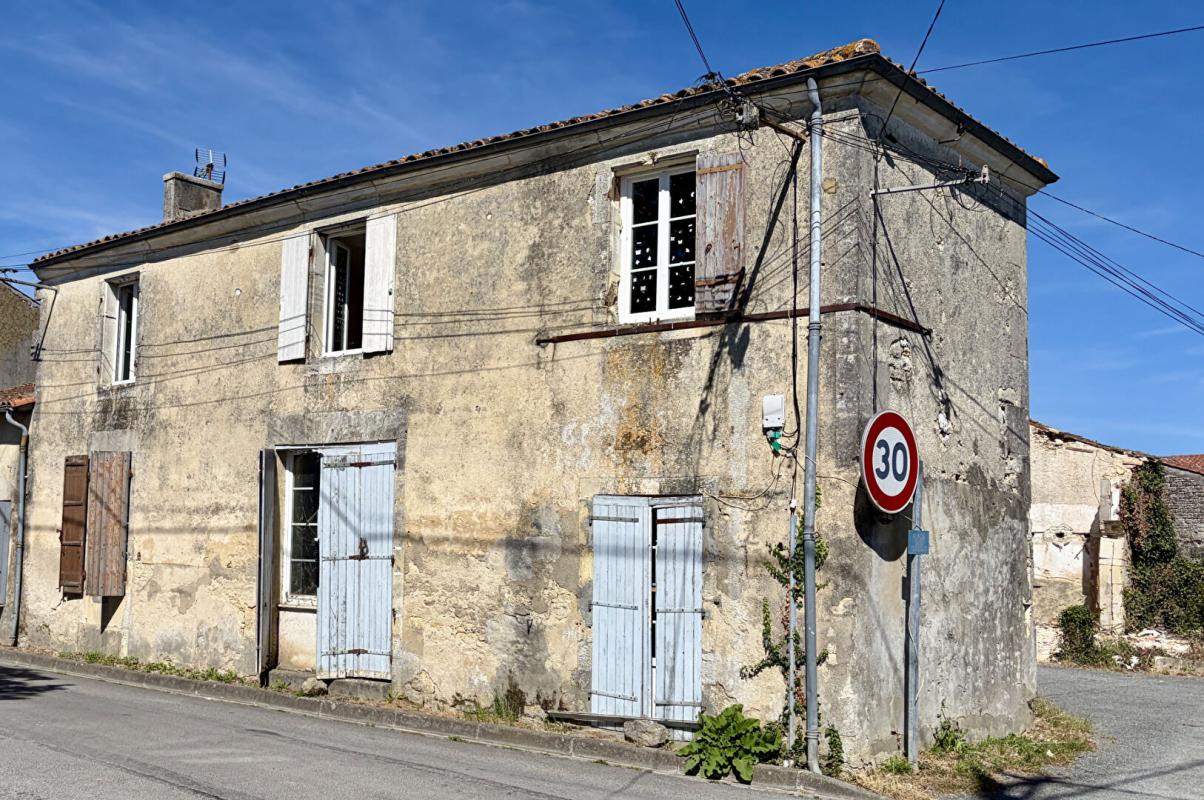 3 bedroom maison a renover in Aumagne, Charente-Maritime, France