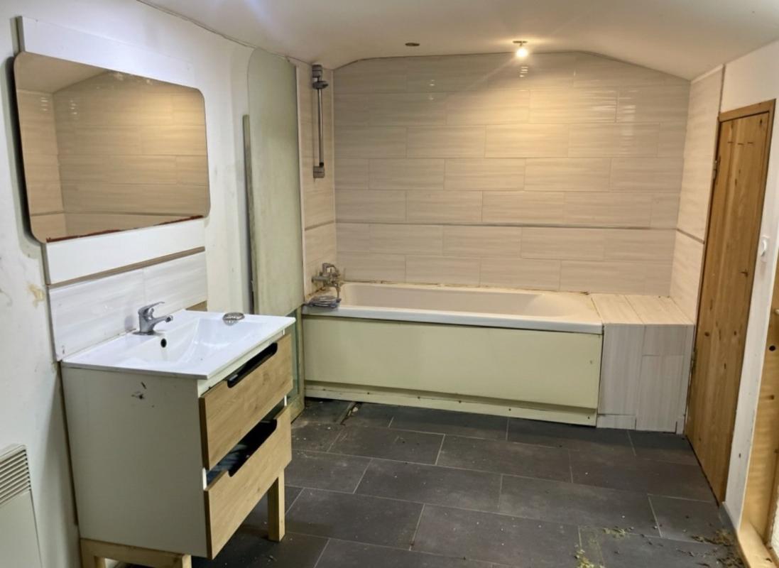 3 bedroom maison a renover in Aumagne, Charente-Maritime, France