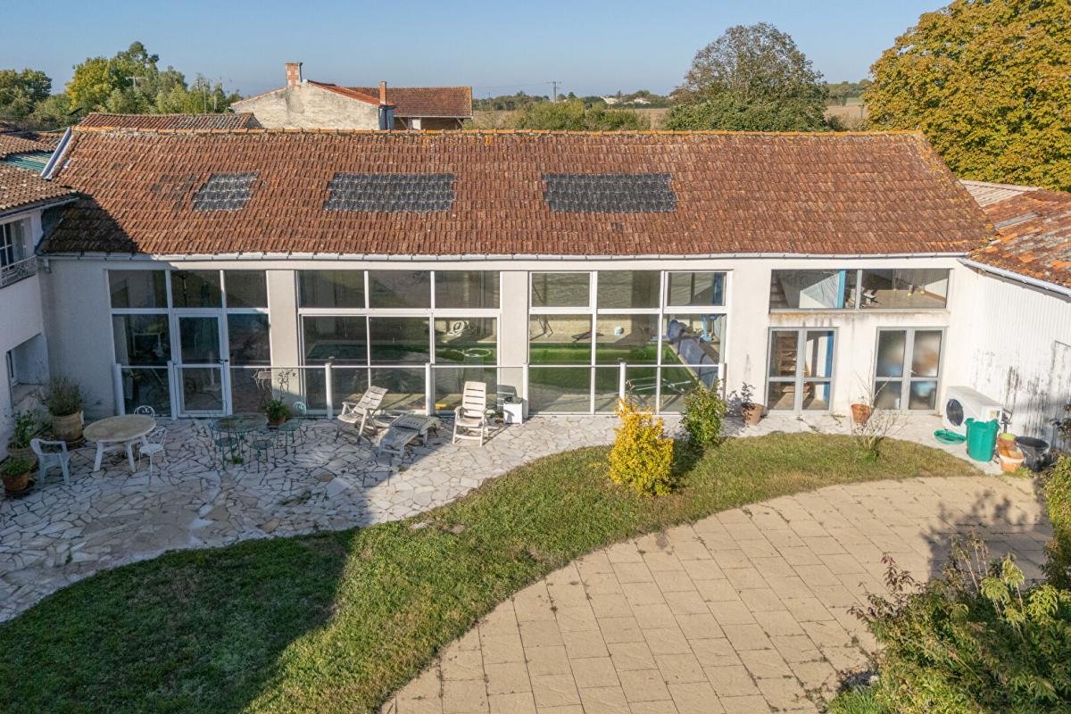 6 bedroom propriete in Saint Mard, Charente-Maritime, France