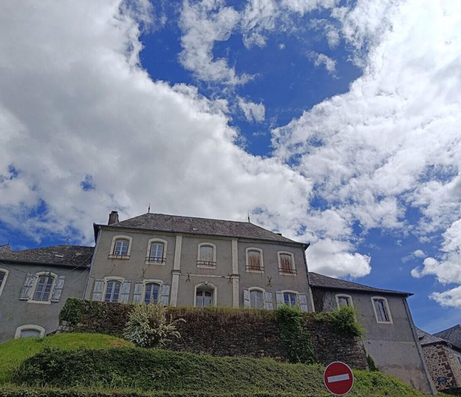 immeuble in Voutezac, Corrèze, France