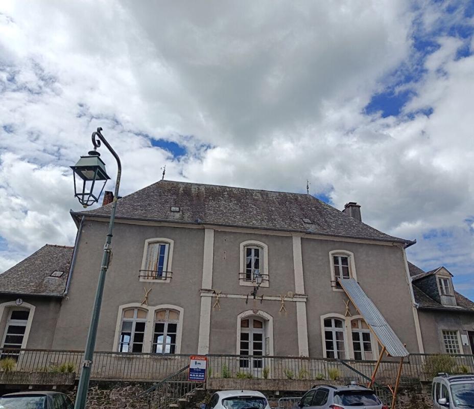 immeuble in Voutezac, Corrèze, France
