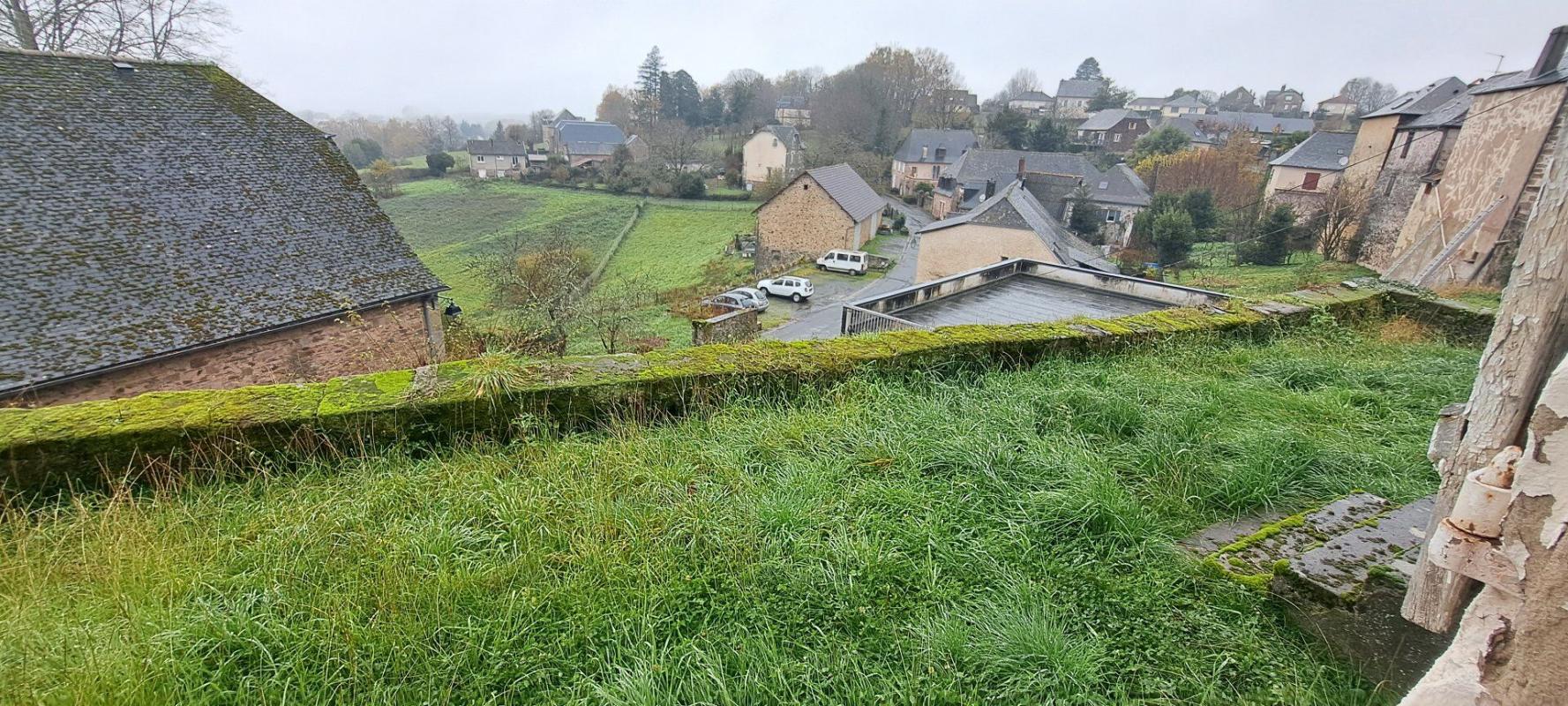 immeuble in Voutezac, Corrèze, France