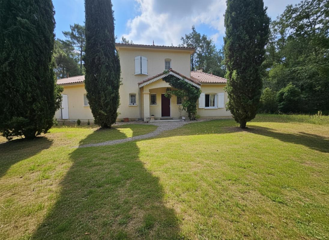 4 bedroom maison in Sainte Pierre De Chignac, Dordogne, France