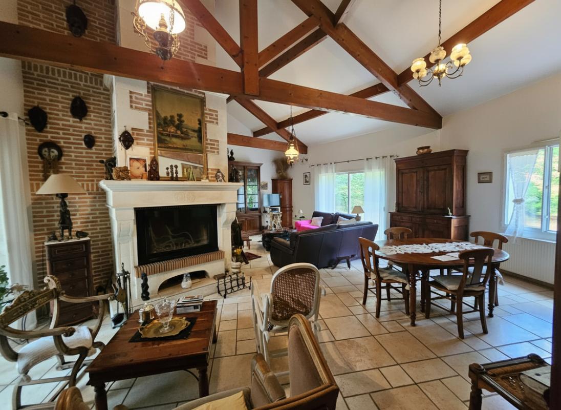 4 bedroom maison in Sainte Pierre De Chignac, Dordogne, France