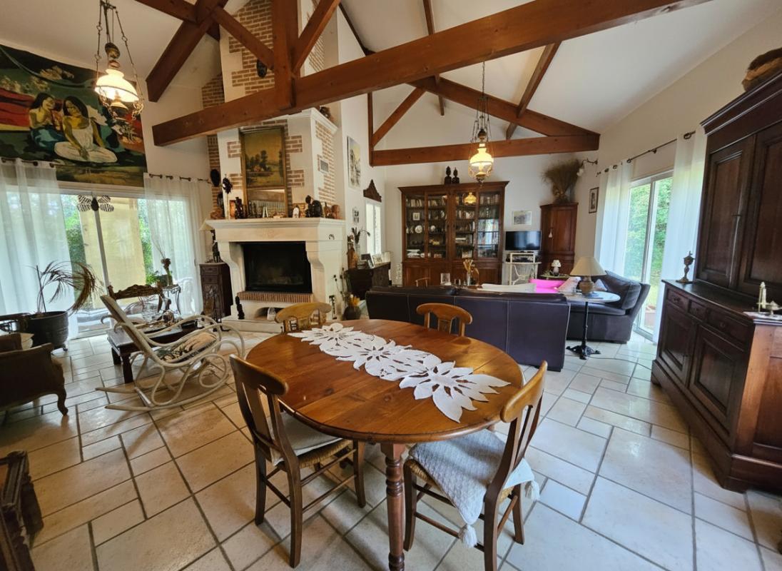 4 bedroom maison in Sainte Pierre De Chignac, Dordogne, France