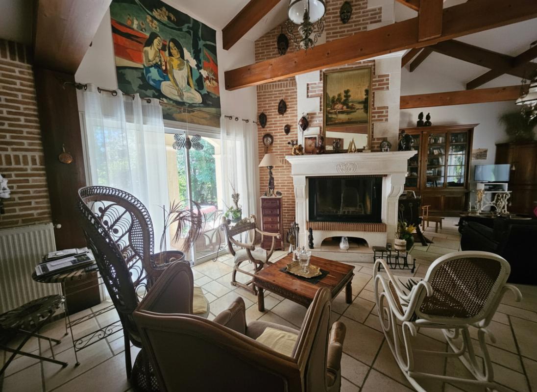 4 bedroom maison in Sainte Pierre De Chignac, Dordogne, France