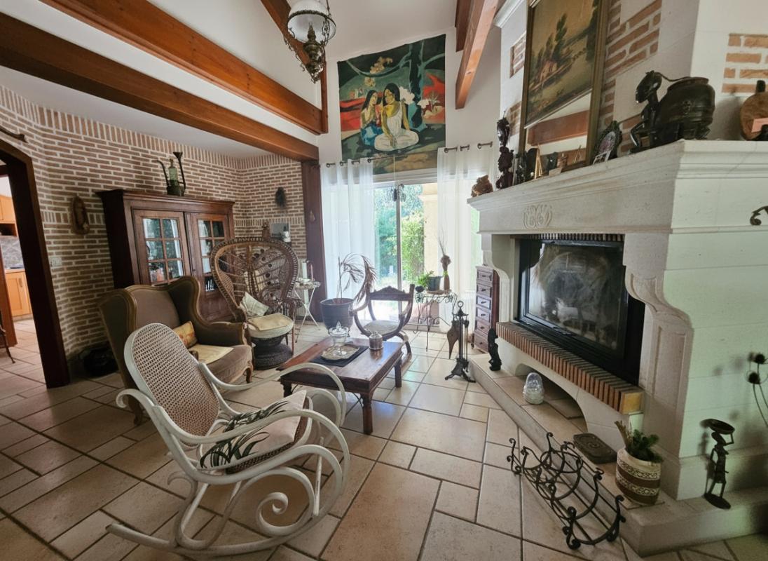 4 bedroom maison in Sainte Pierre De Chignac, Dordogne, France