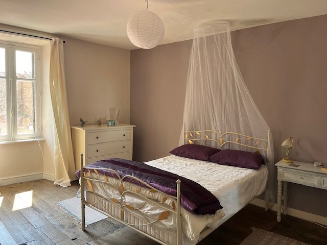 5 bedroom maison in Les Salles Lavauguyon, Haute-Vienne, France