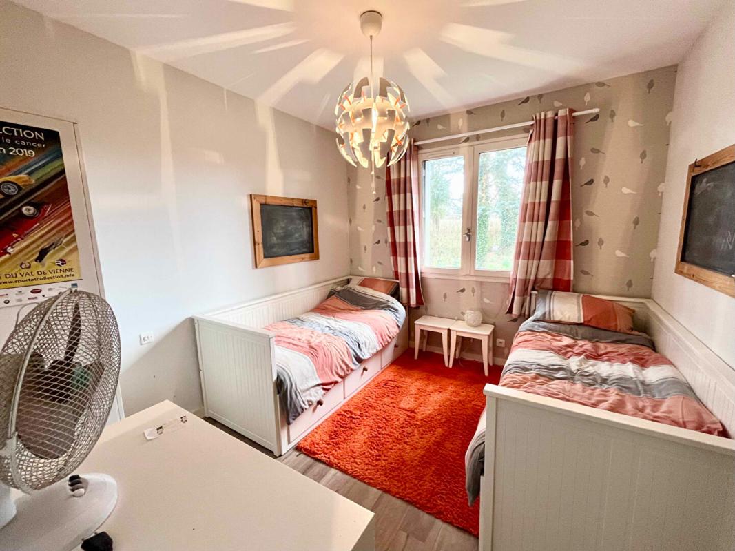 5 bedroom maison in Pressac, Vienne, France
