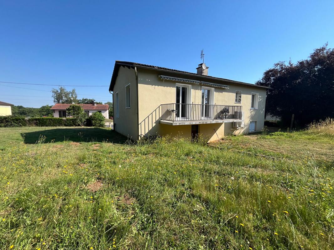 3 bedroom maison in Pressac, Vienne, France