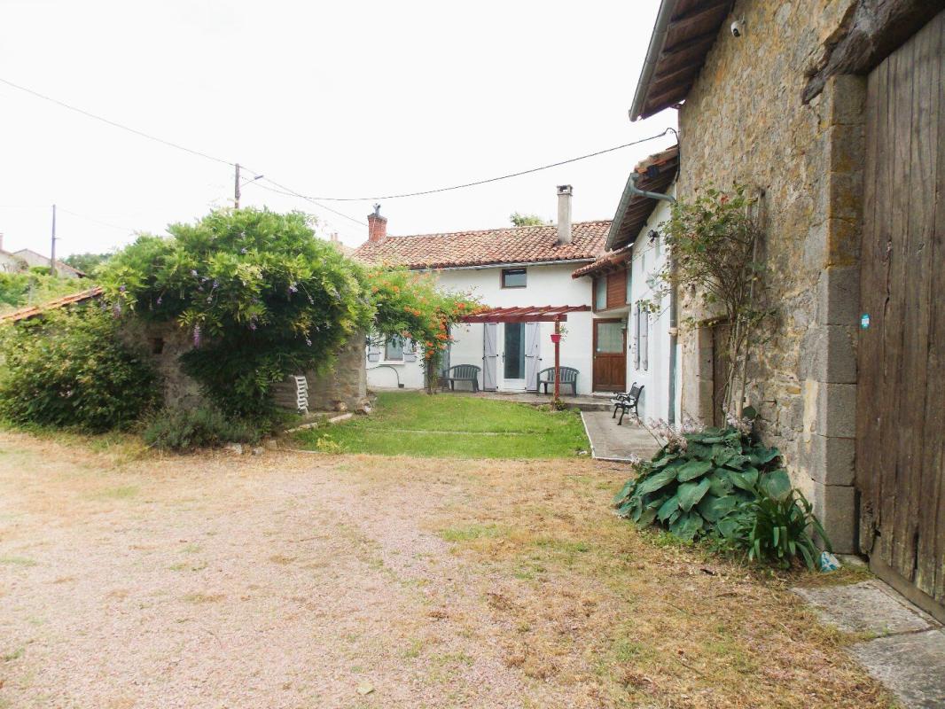 5 bedroom maison en pierres in Marval, Haute-Vienne, France