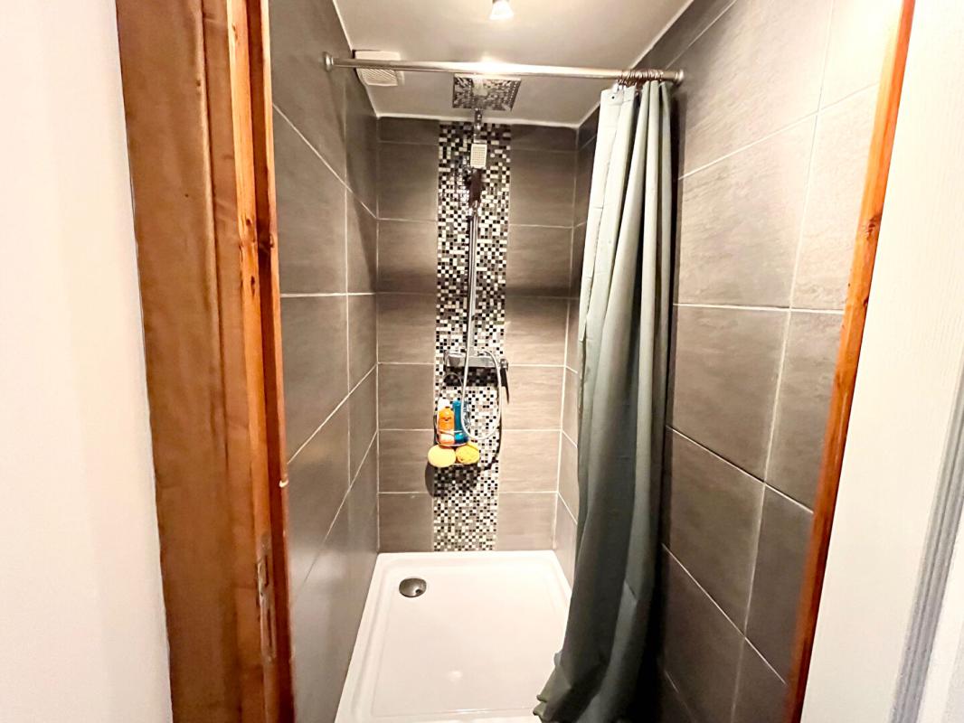 2 bedroom maison en pierres in L Isle Jourdain, Vienne, France