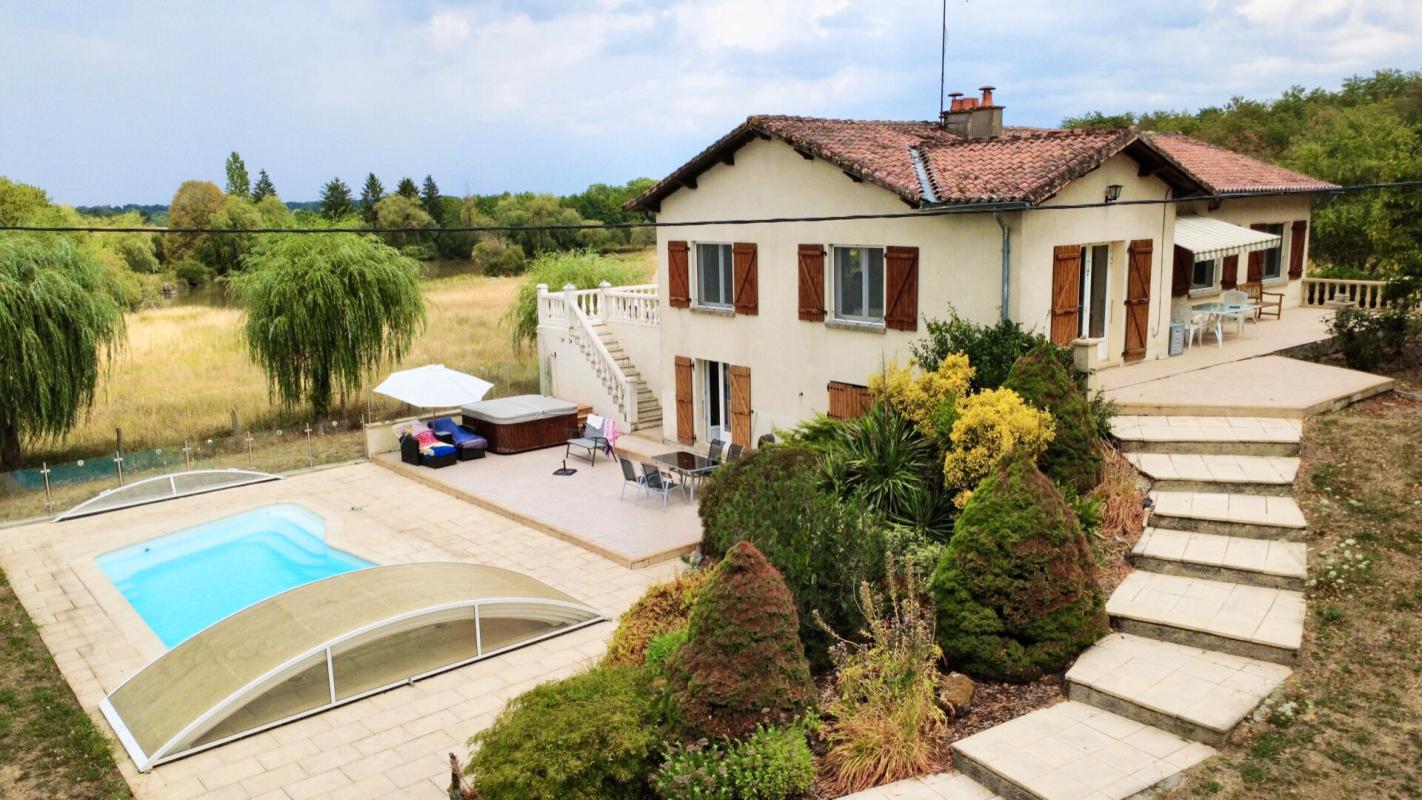 4 bedroom propriete in Oradour Fanais, Charente, France