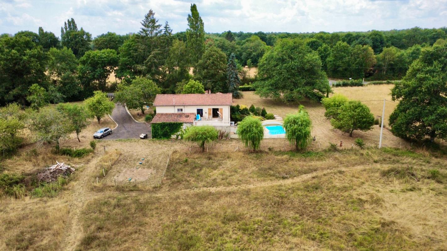 4 bedroom propriete in Oradour Fanais, Charente, France