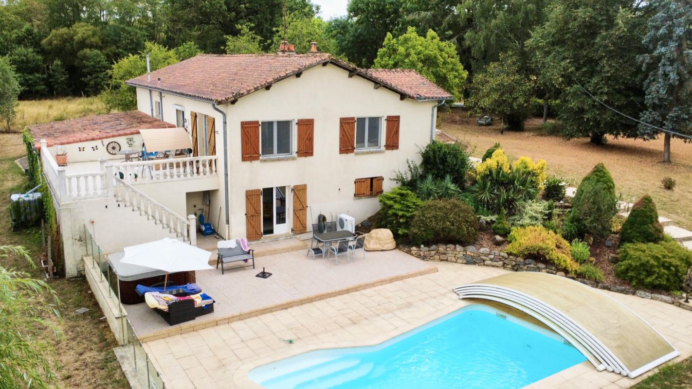 4 bedroom propriete in Oradour Fanais, Charente, France