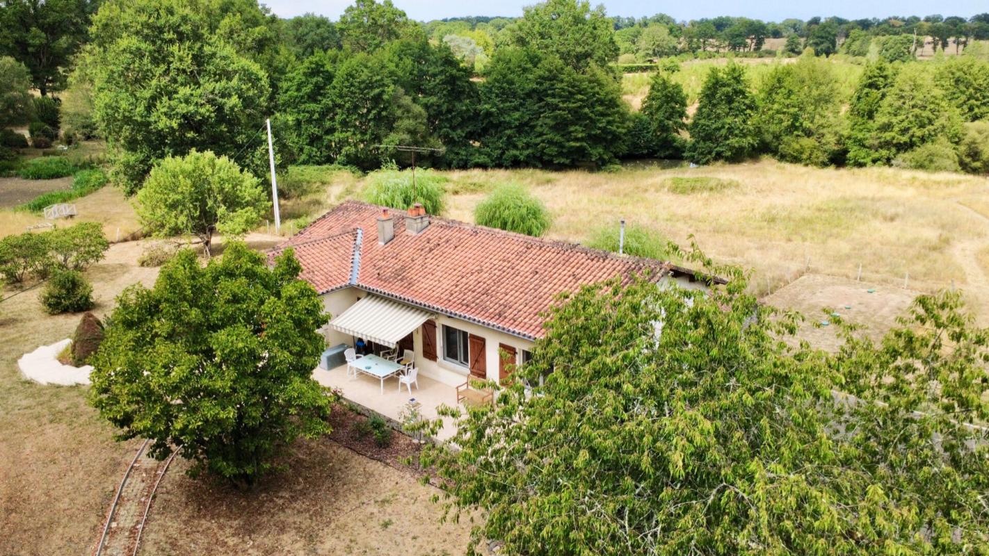 4 bedroom propriete in Oradour Fanais, Charente, France