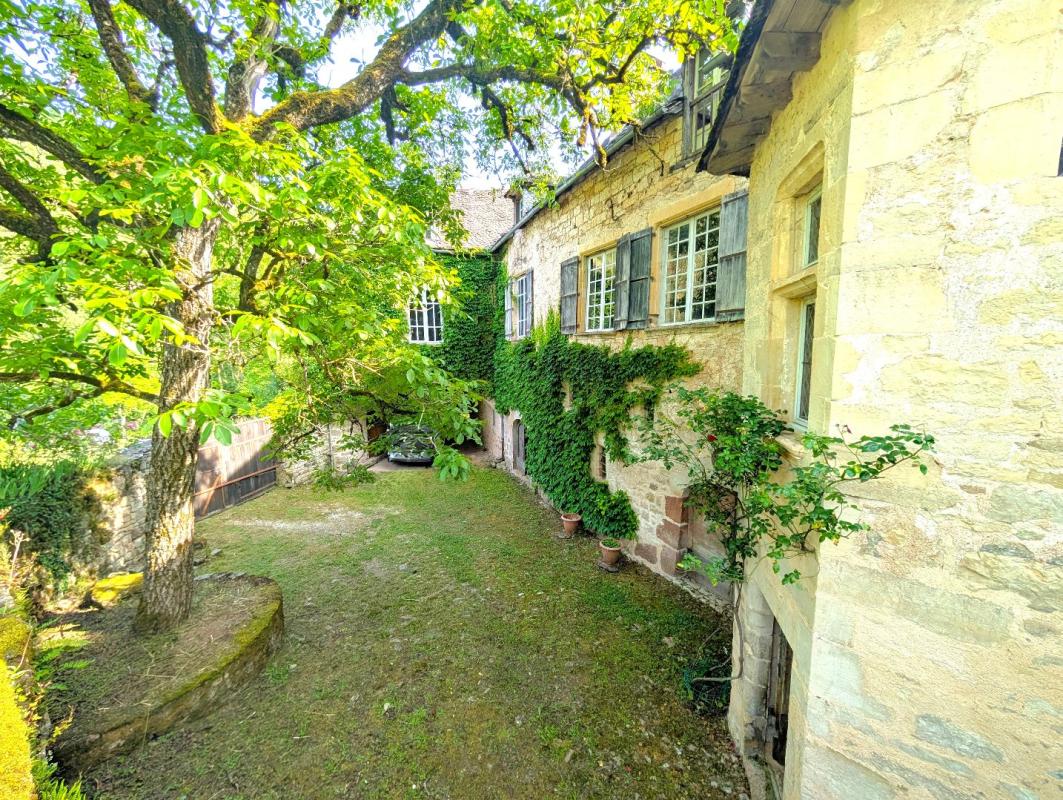 6 bedroom maison in Marcillac Vallon, Aveyron, France