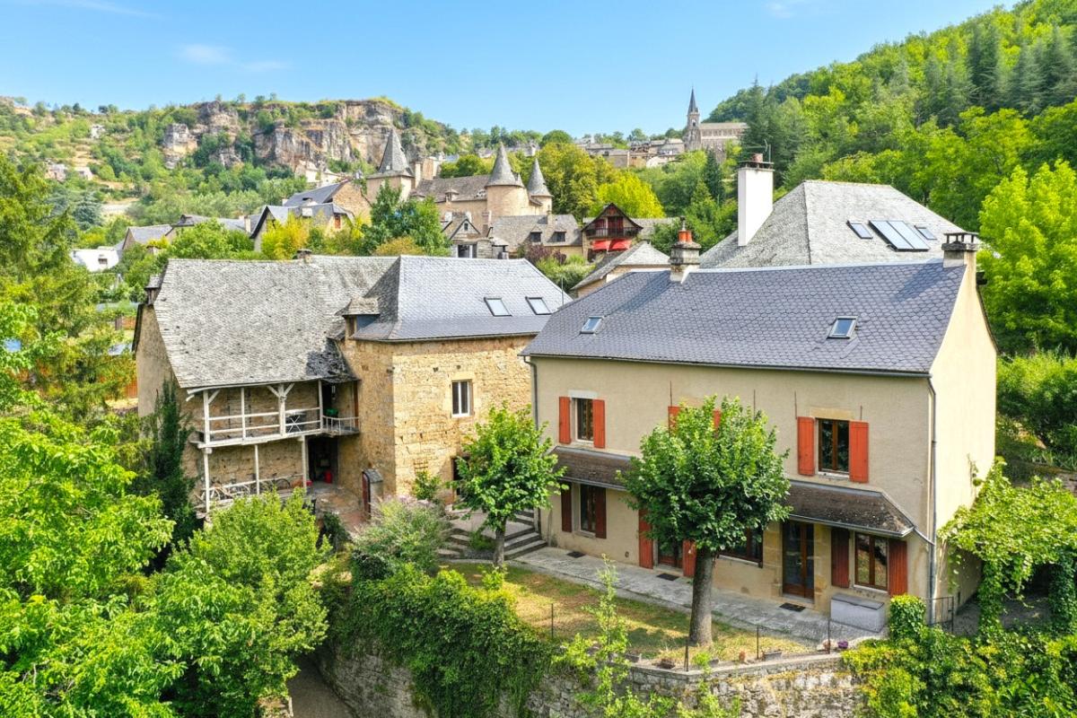 6 bedroom maison in Salles La Source, Aveyron, France