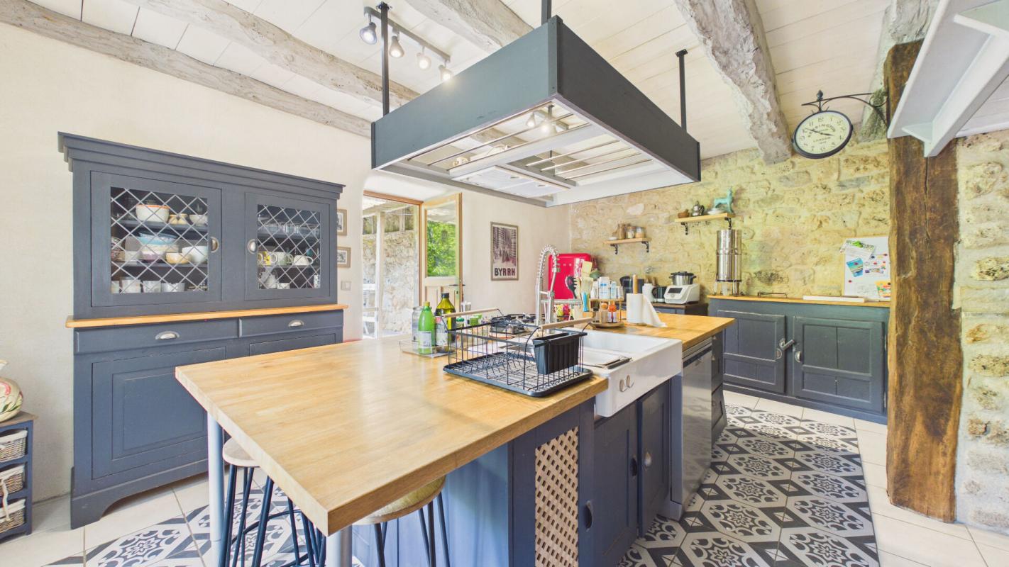 6 bedroom maison in Salles La Source, Aveyron, France