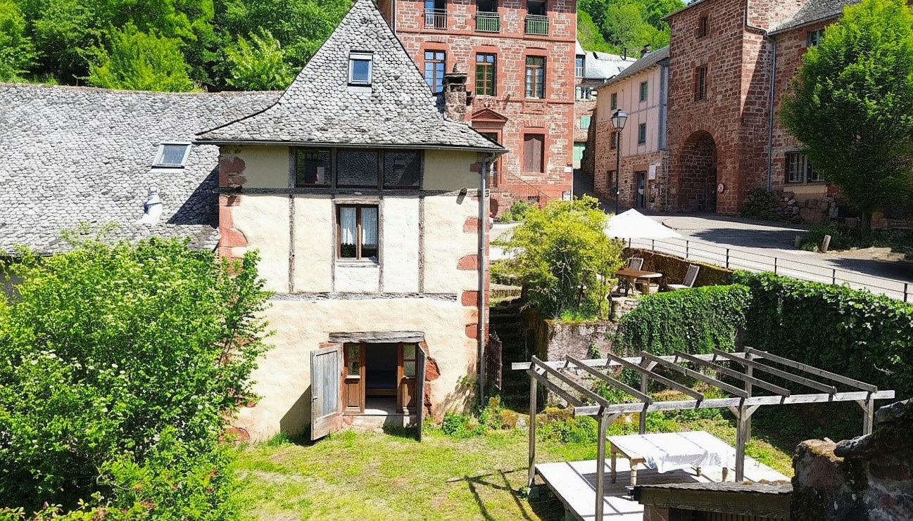 3 bedroom maison in Villecomtal, Aveyron, France