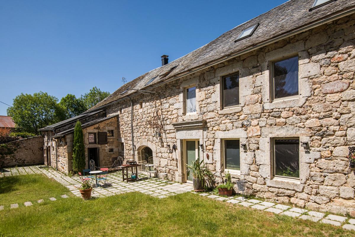 8 bedroom corps de ferme in Laguiole, Aveyron, France