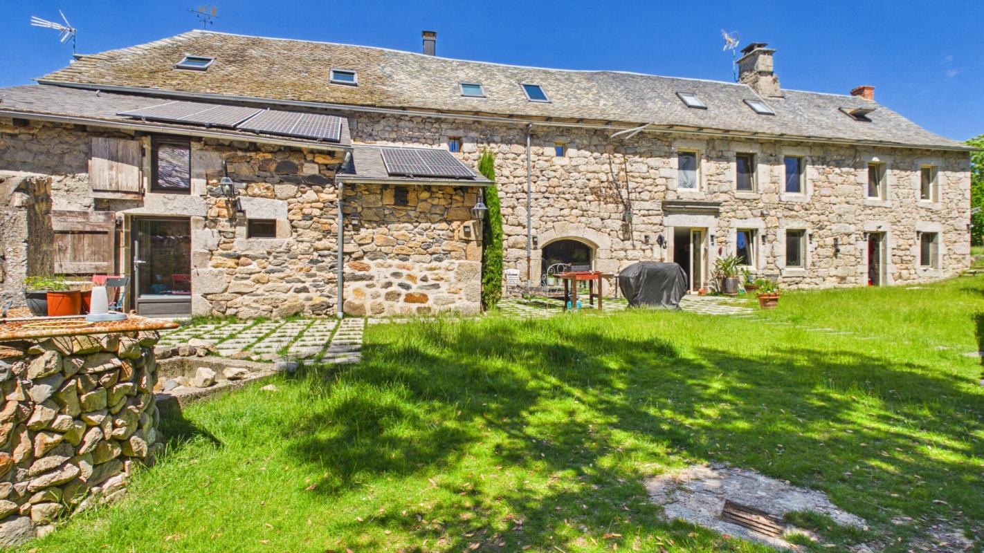 8 bedroom corps de ferme in Laguiole, Aveyron, France