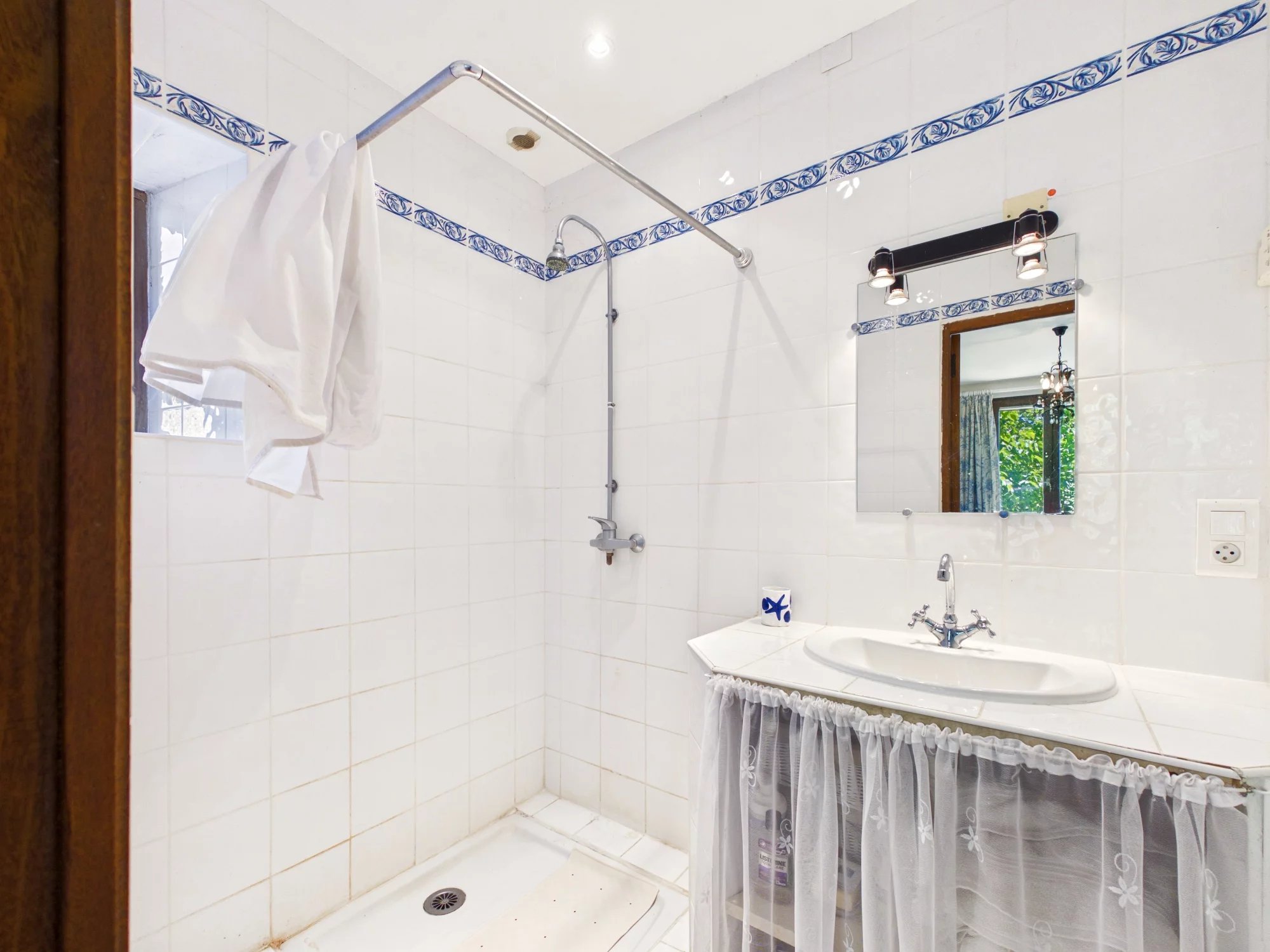 Charming 3-Bedroom Stone House in Lescure-Jaoul, Midi-Pyrénées – France – BVI84300
