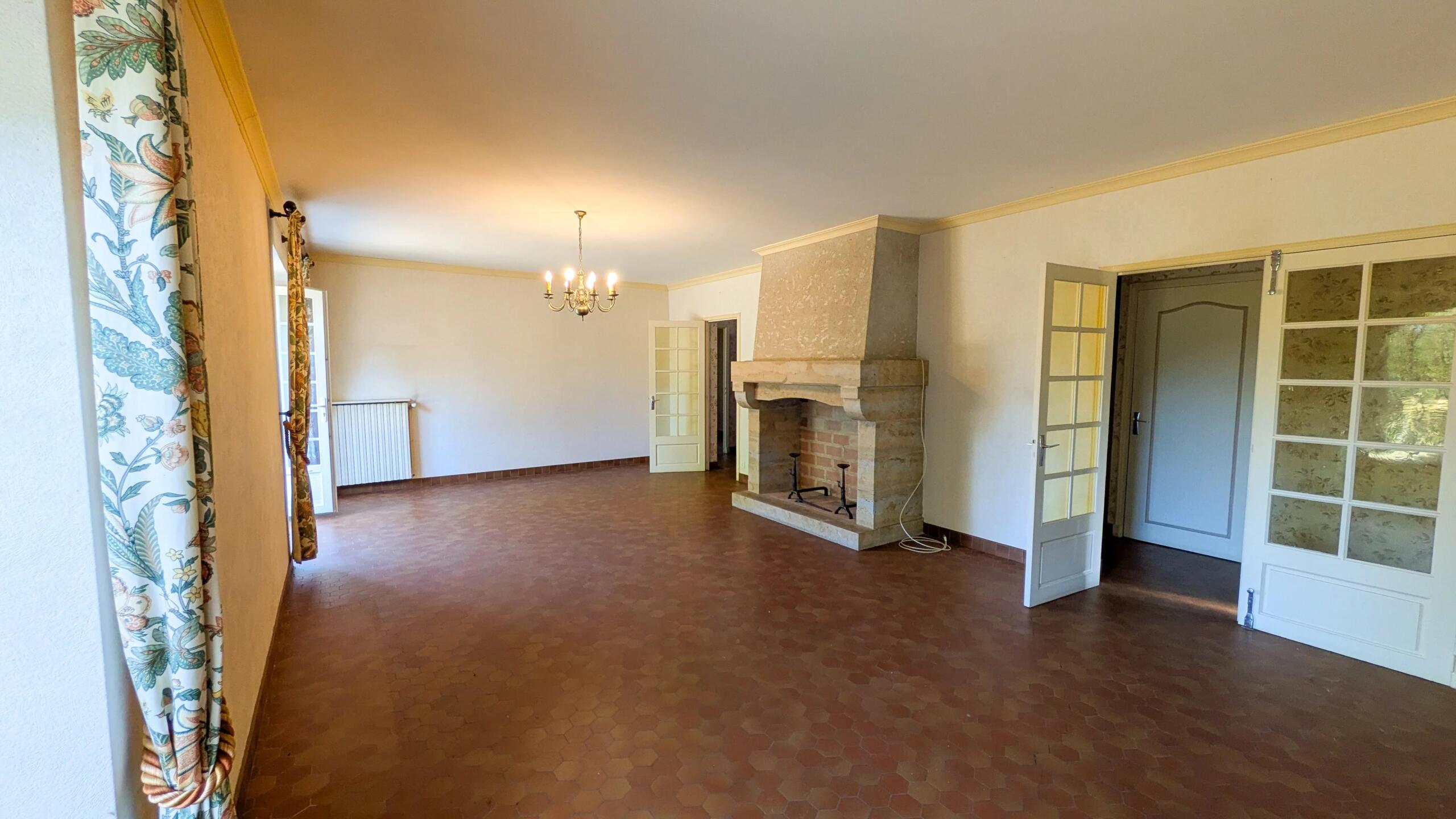 Charming Stone Farmhouse with Outbuildings – close to Rocamadour and Martel, Midi-Pyrénées – France – BVI86556