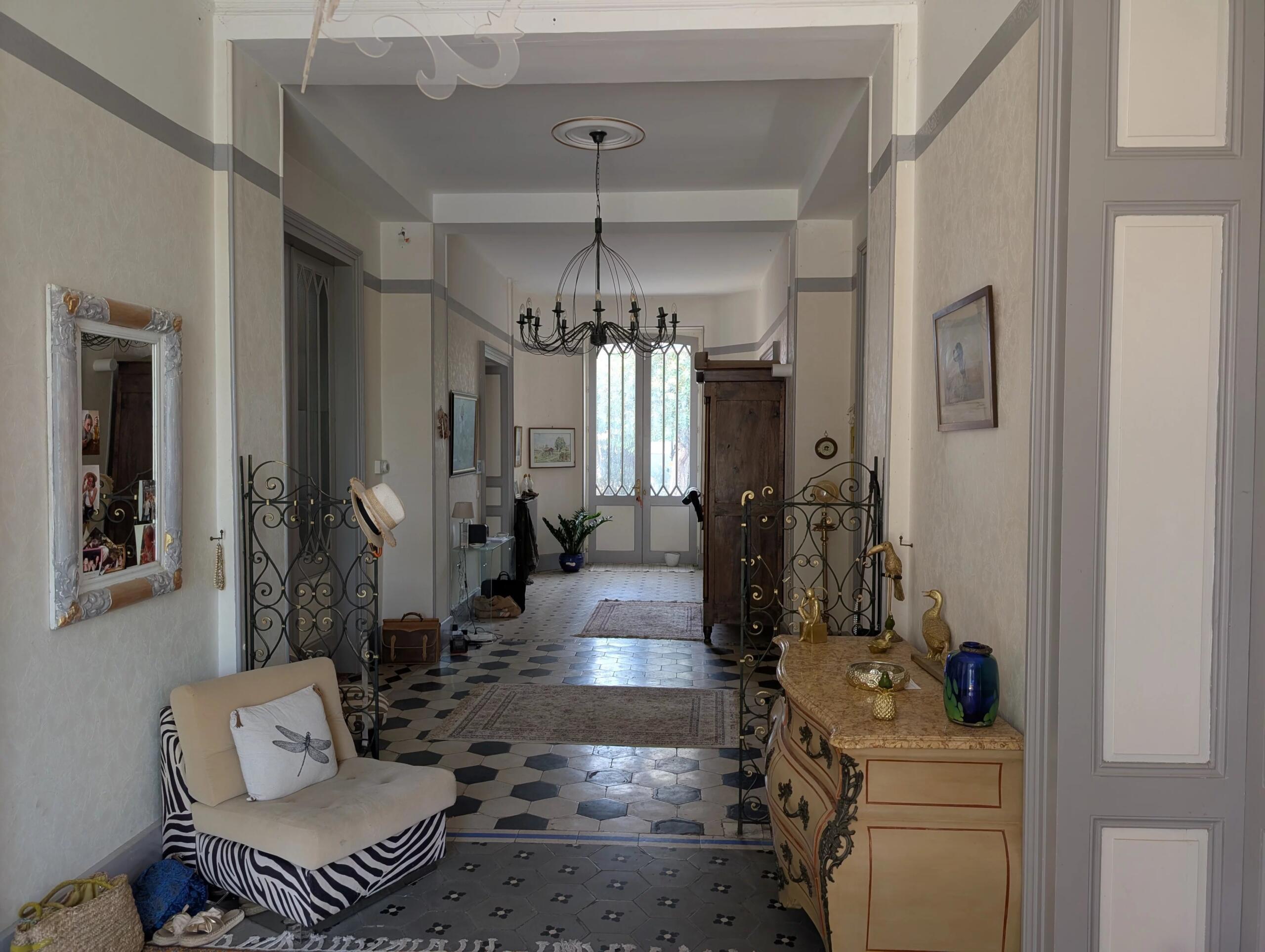 Manor house with 120 acres of land plus outbuildings, Aquitaine – France – BVI86492