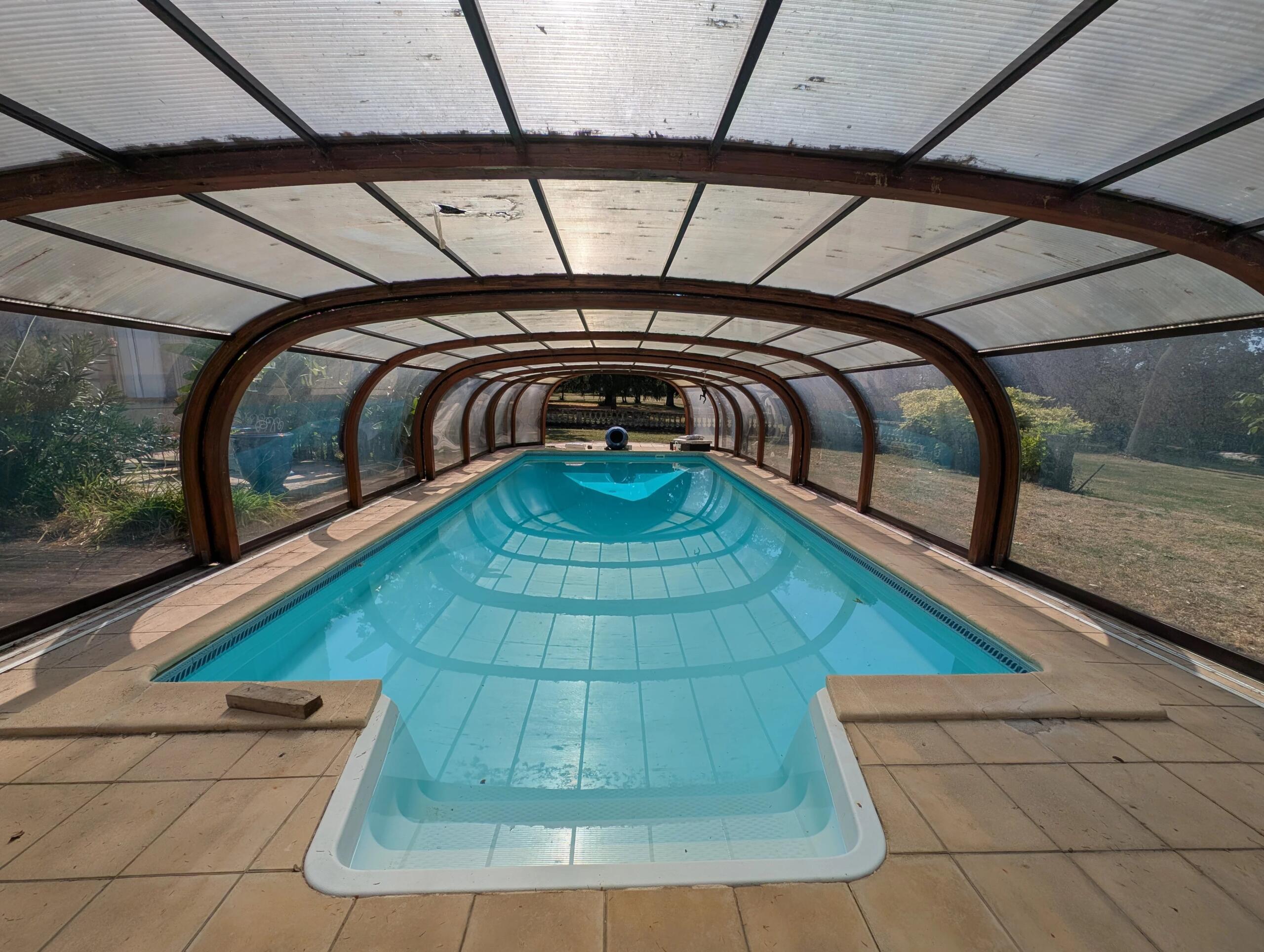 Manor house with 120 acres of land plus outbuildings, Aquitaine – France – BVI86492