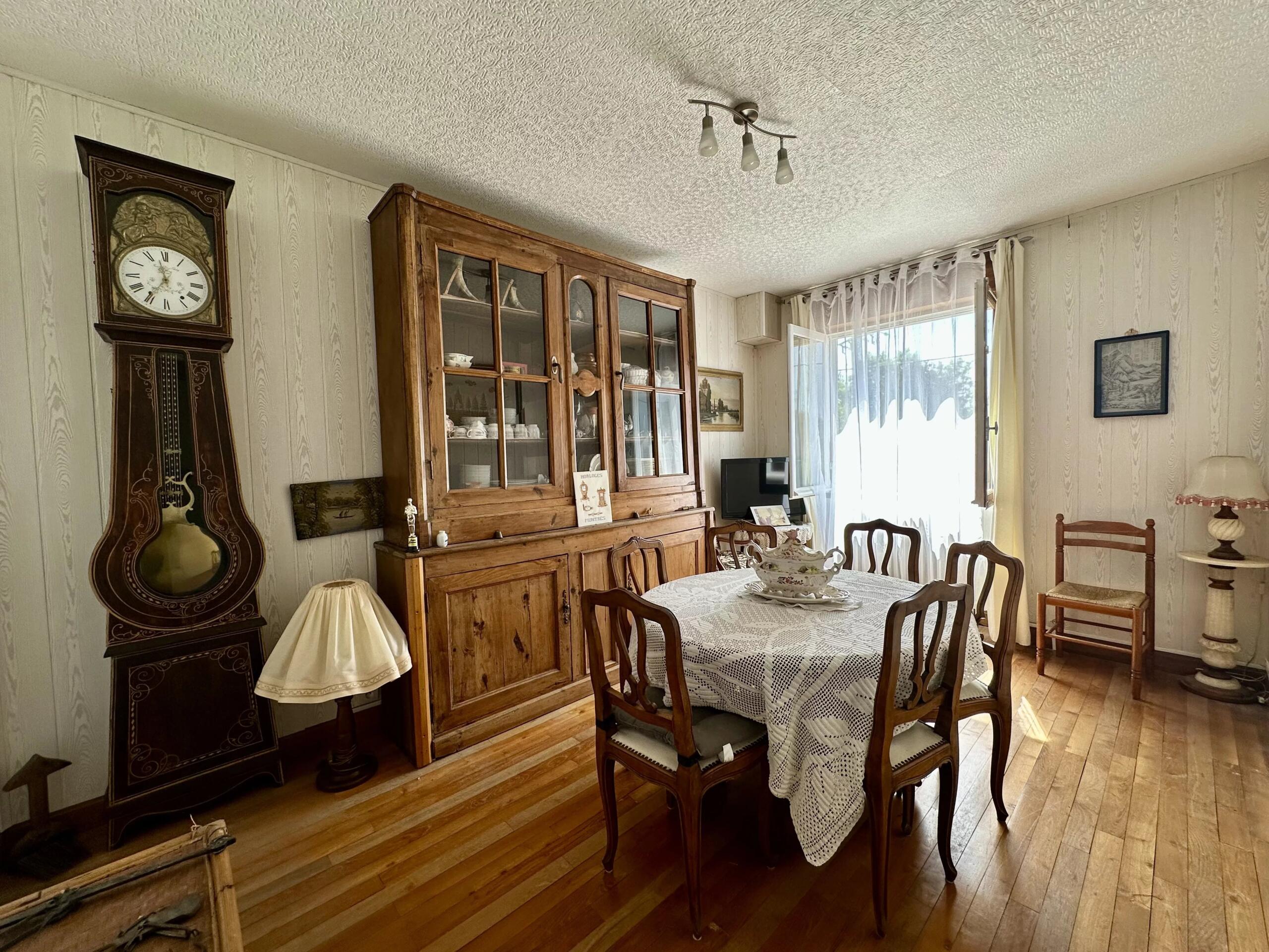 Family home situated near to a popular riverside village, Aquitaine – France – BVI86489
