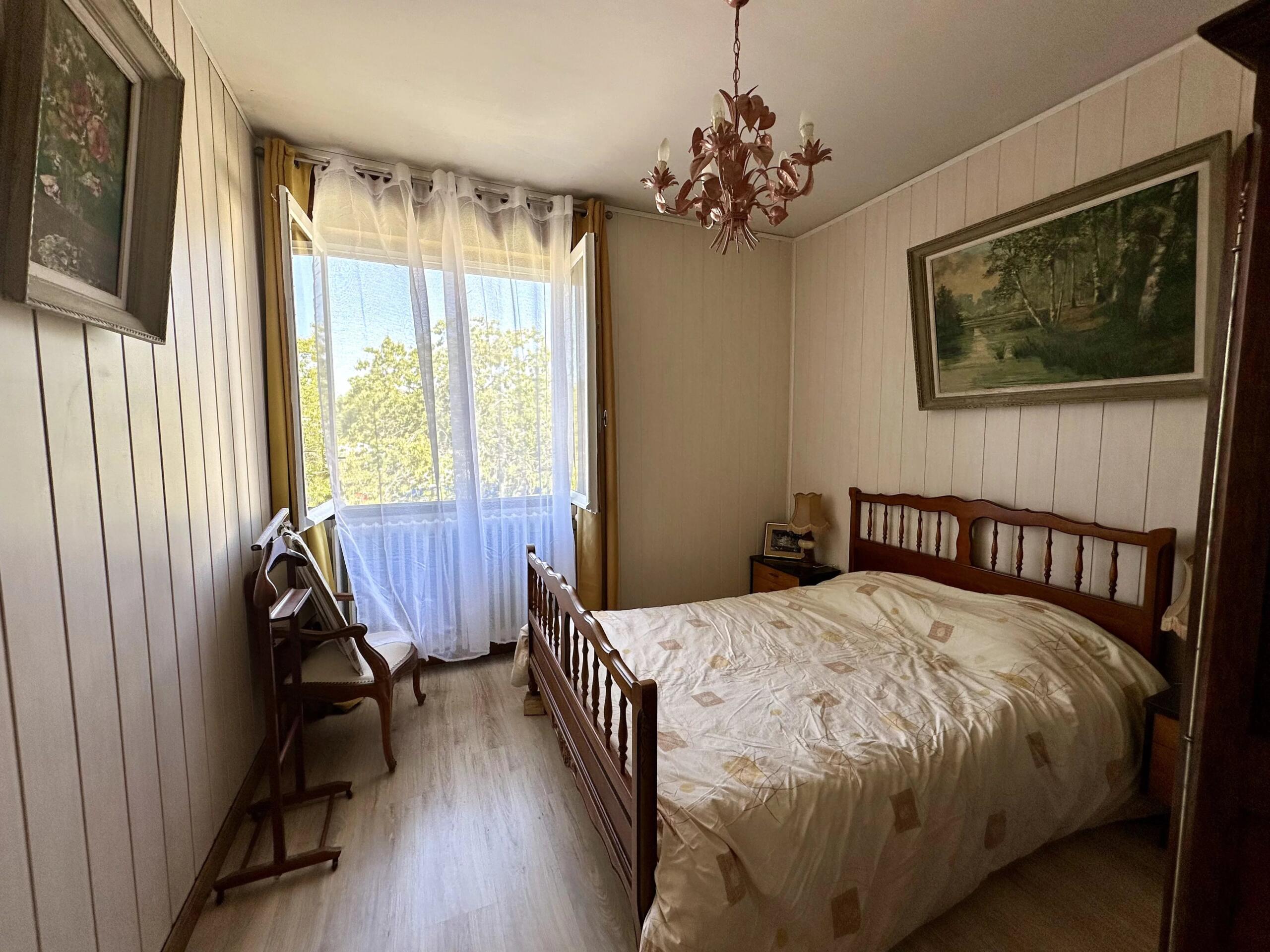 Family home situated near to a popular riverside village, Aquitaine – France – BVI86489
