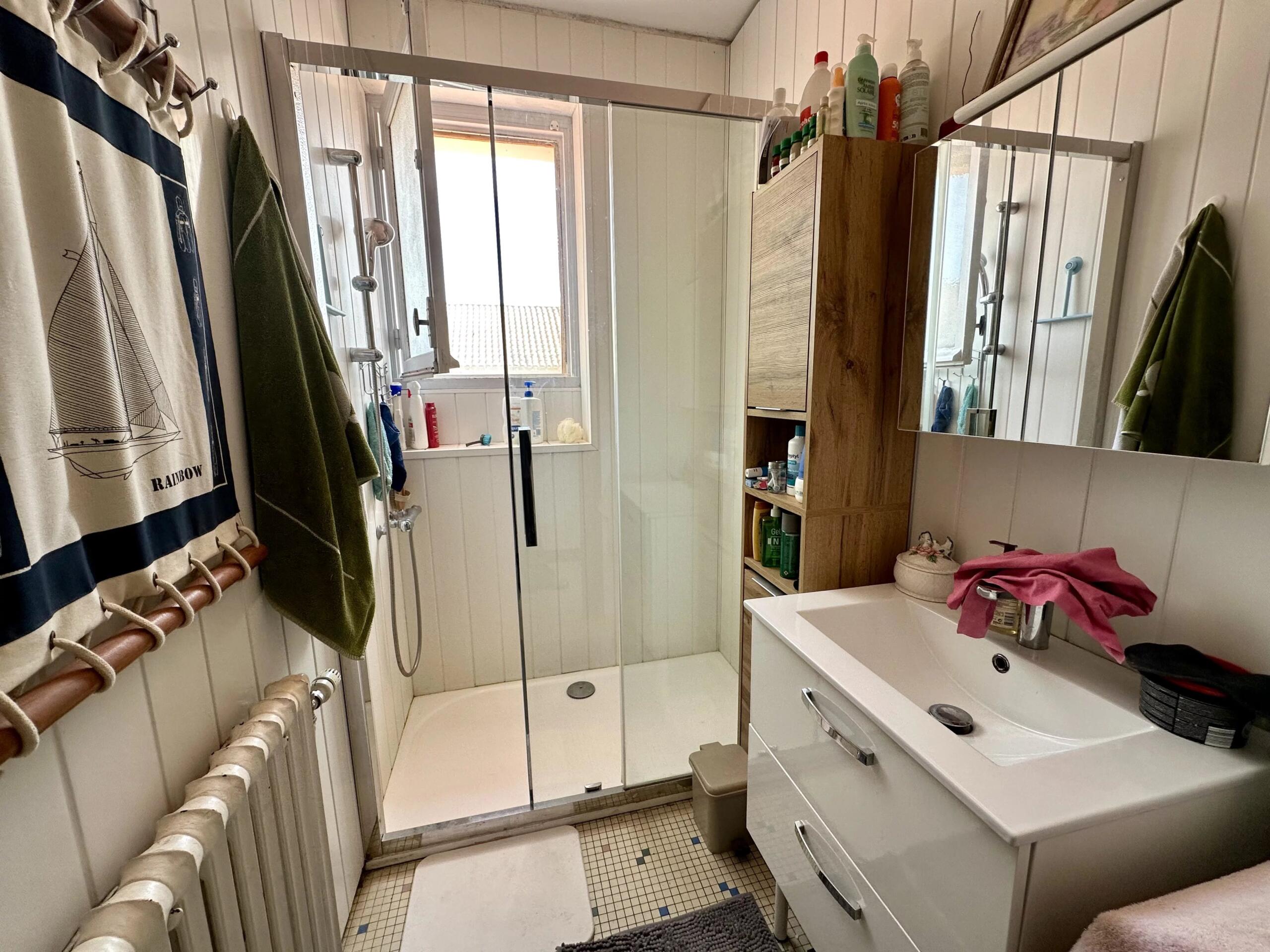 Family home situated near to a popular riverside village, Aquitaine – France – BVI86489