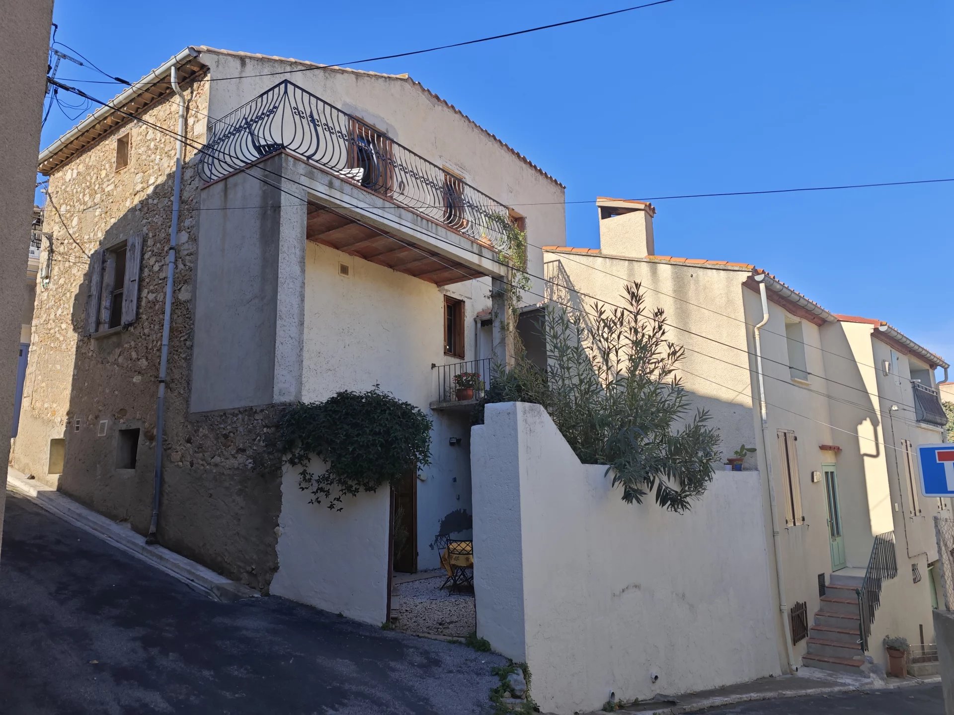Stone house with 2 guest annexes, Languedoc-Roussillon – France – BVI81617