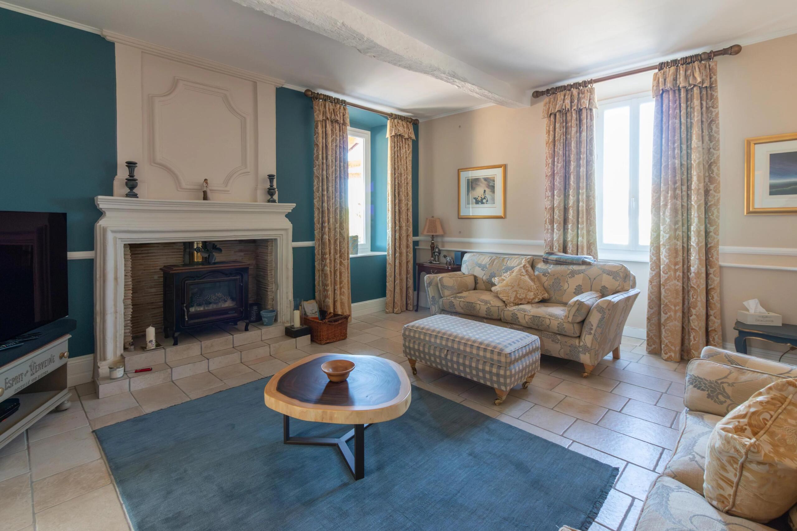 Historic and Prestigious Country Estate with Guest Accommodation, Poitou-Charentes – France – BVI86351