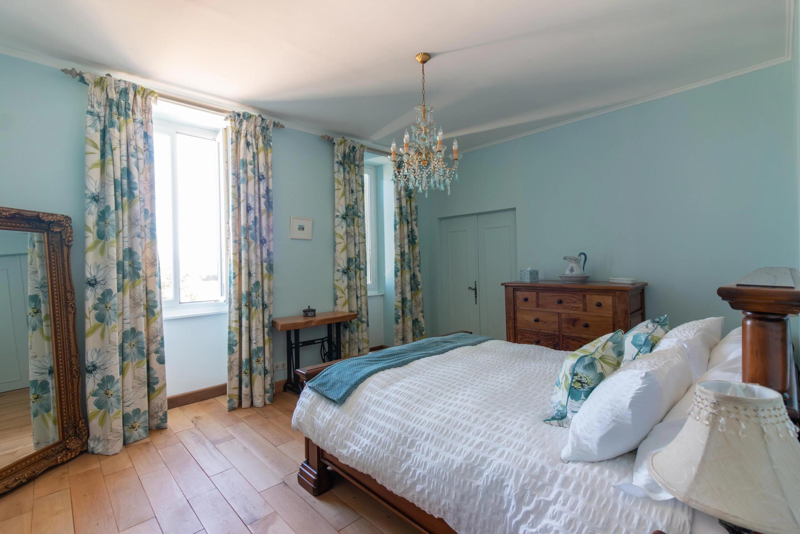 Historic and Prestigious Country Estate with Guest Accommodation, Poitou-Charentes – France – BVI86351