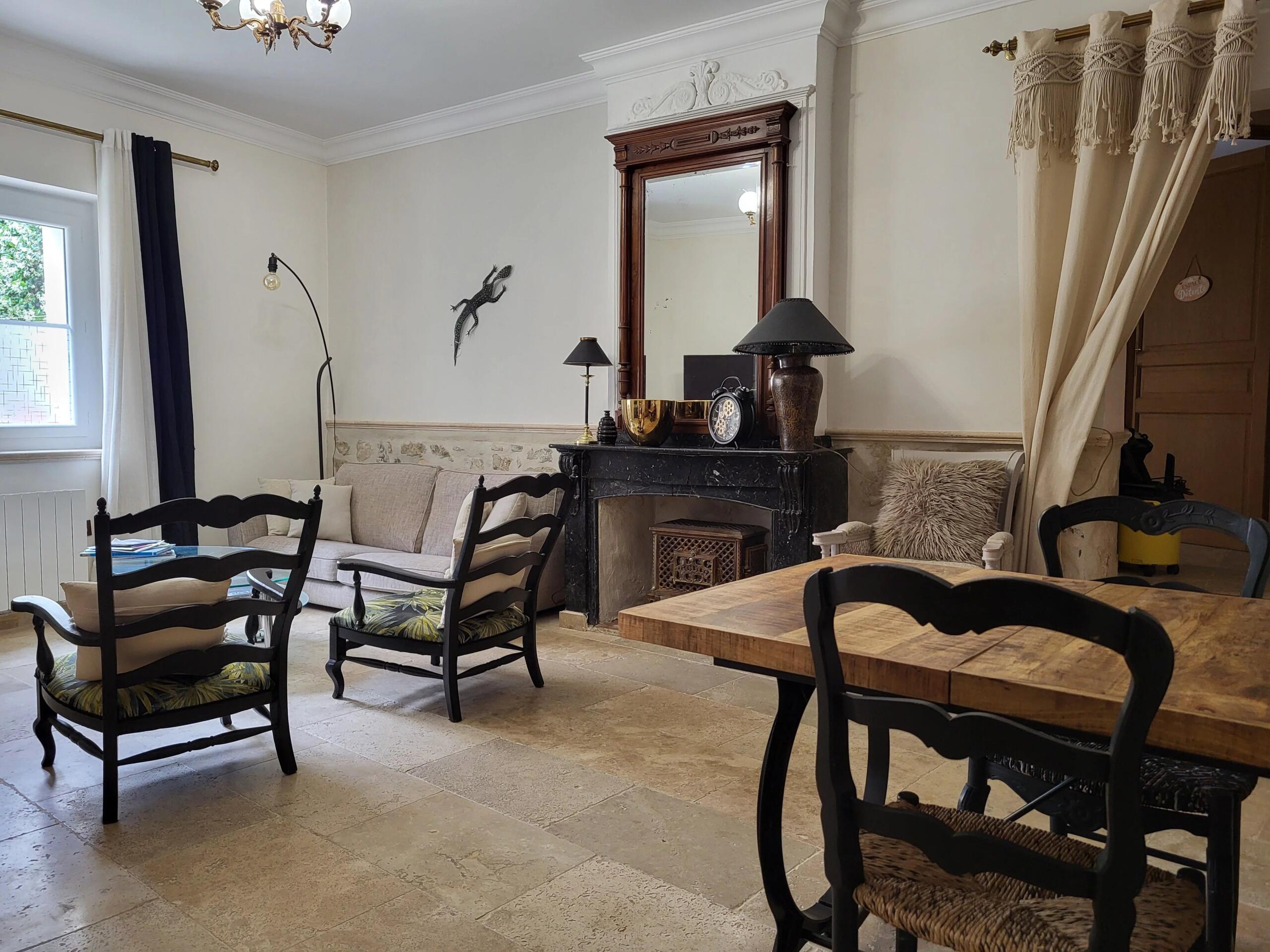 Character Property with great Guest House Potential with 5 en suite bedrooms, Languedoc-Roussillon – France – BVI85732