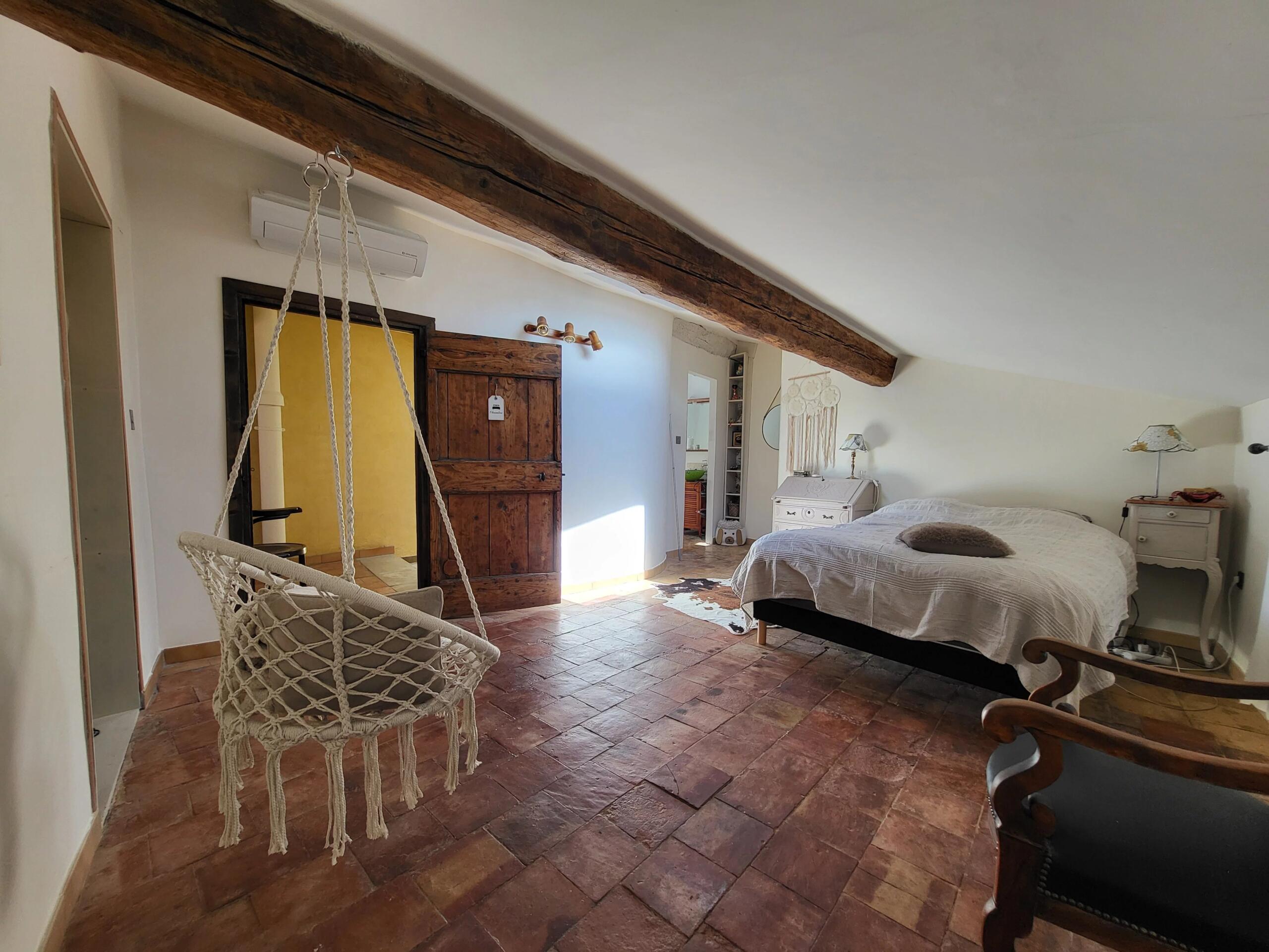 Character Property with great Guest House Potential with 5 en suite bedrooms, Languedoc-Roussillon – France – BVI85732