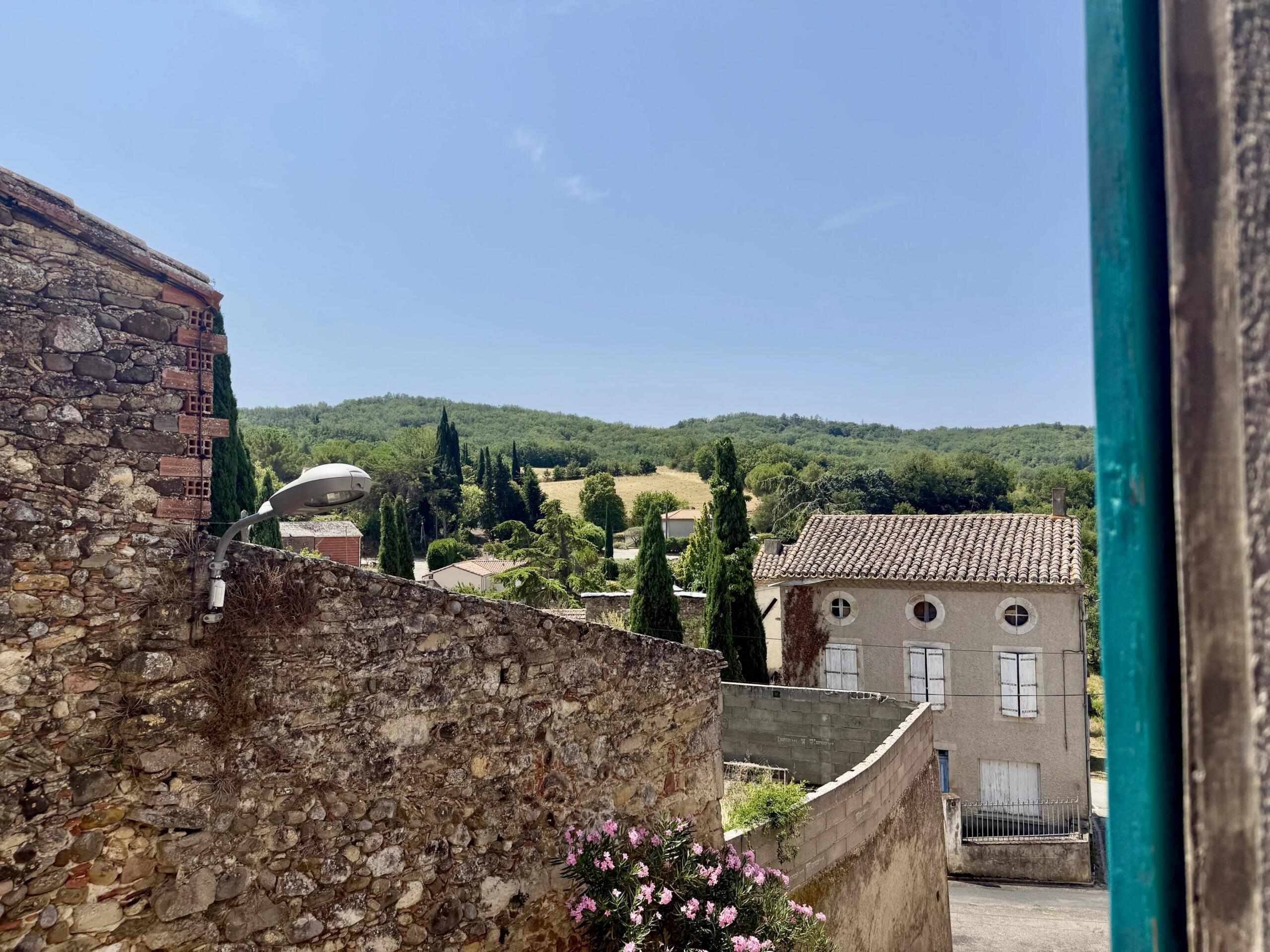 Charming character 2 bedroom, 2 bathroom village house, Languedoc-Roussillon – France – BVI76324