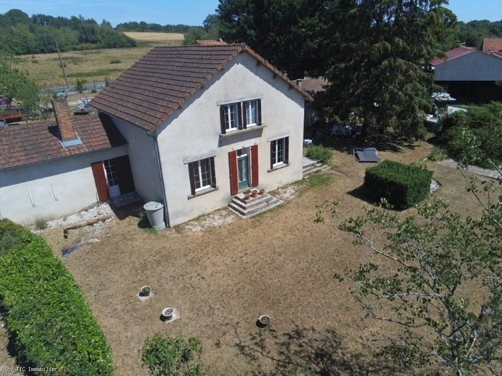 4 bedroom House in Champagne-Mouton, France – r7555