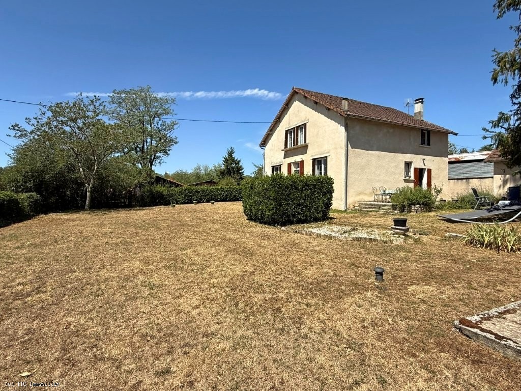4 bedroom House in Champagne-Mouton, France – r7555