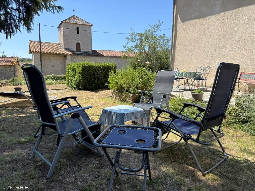4 bedroom House in Champagne-Mouton, France – r7555