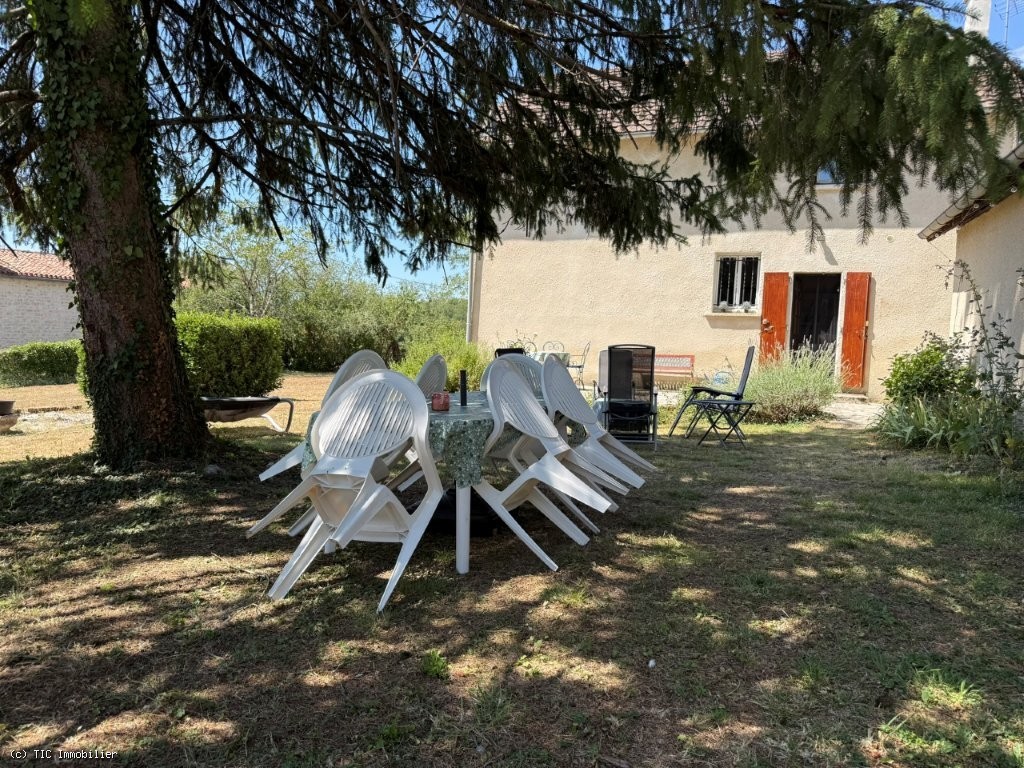 4 bedroom House in Champagne-Mouton, France – r7555