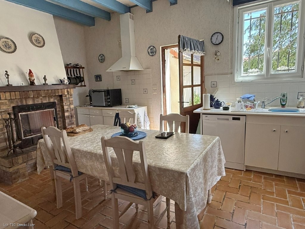 4 bedroom House in Champagne-Mouton, France – r7555