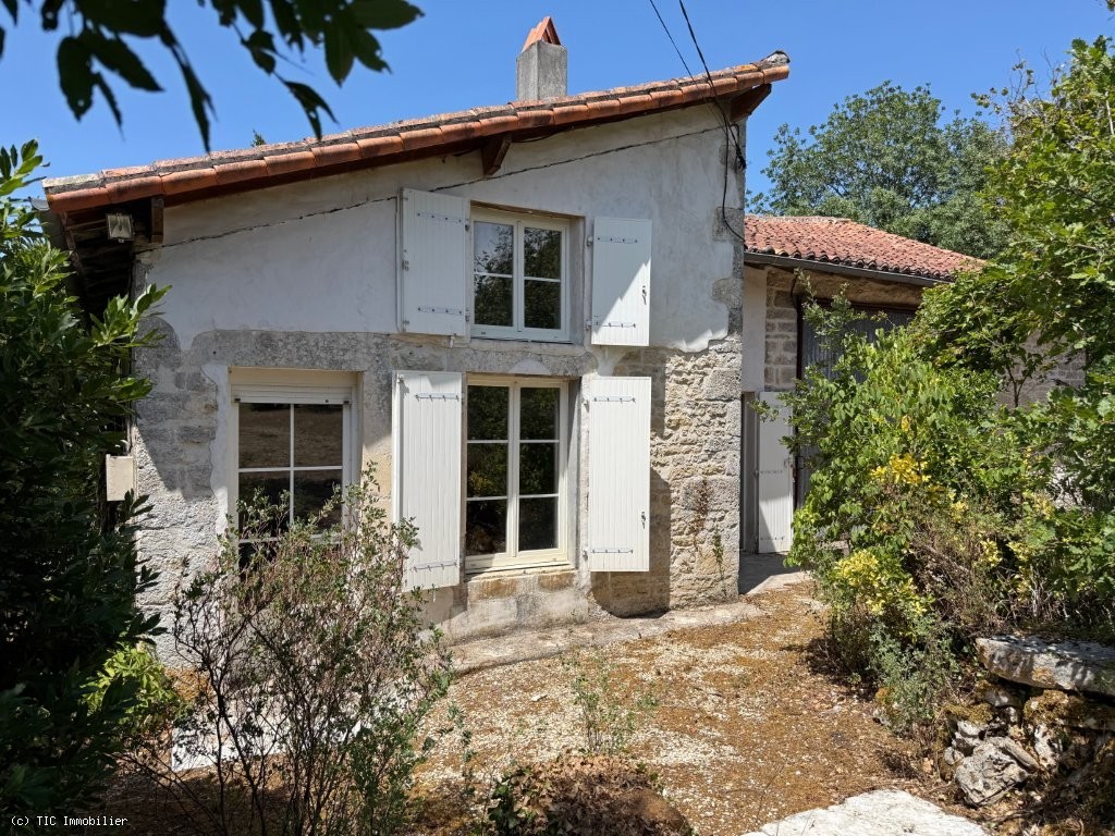 3 bedroom House in Verteuil-Sur-Charente, France – r7554