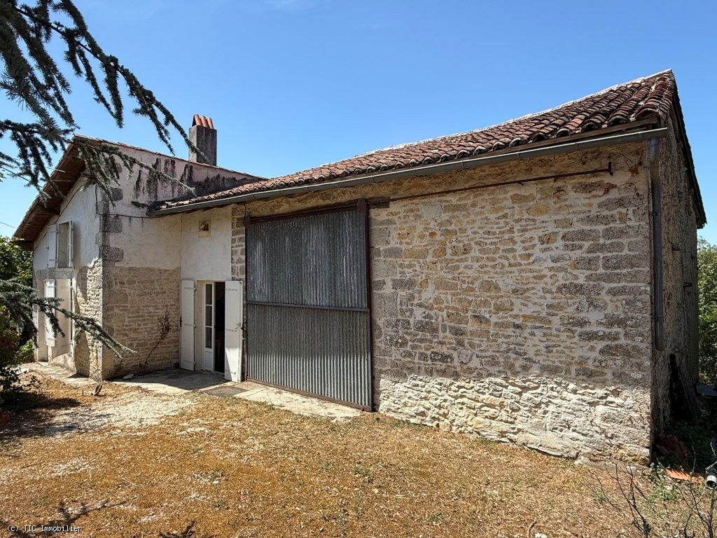 3 bedroom House in Verteuil-Sur-Charente, France – r7554