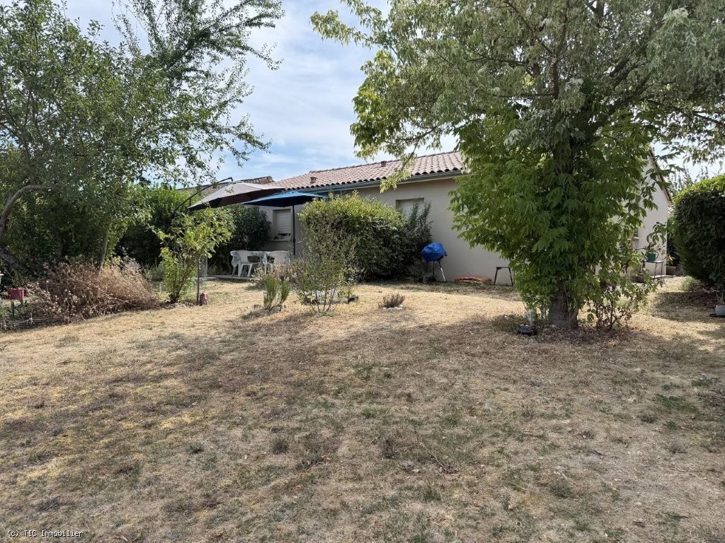 3 bedroom House in Verteuil-Sur-Charente, France – r7551